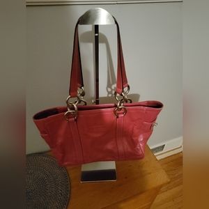 Coach pink patent leather shoulderbag